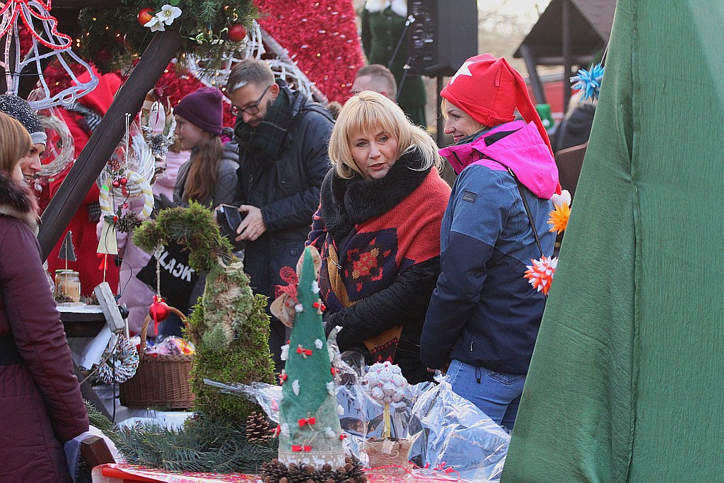 Prawdziwe tłumy na Jarmarku Bożonarodzeniowym w Kunicach