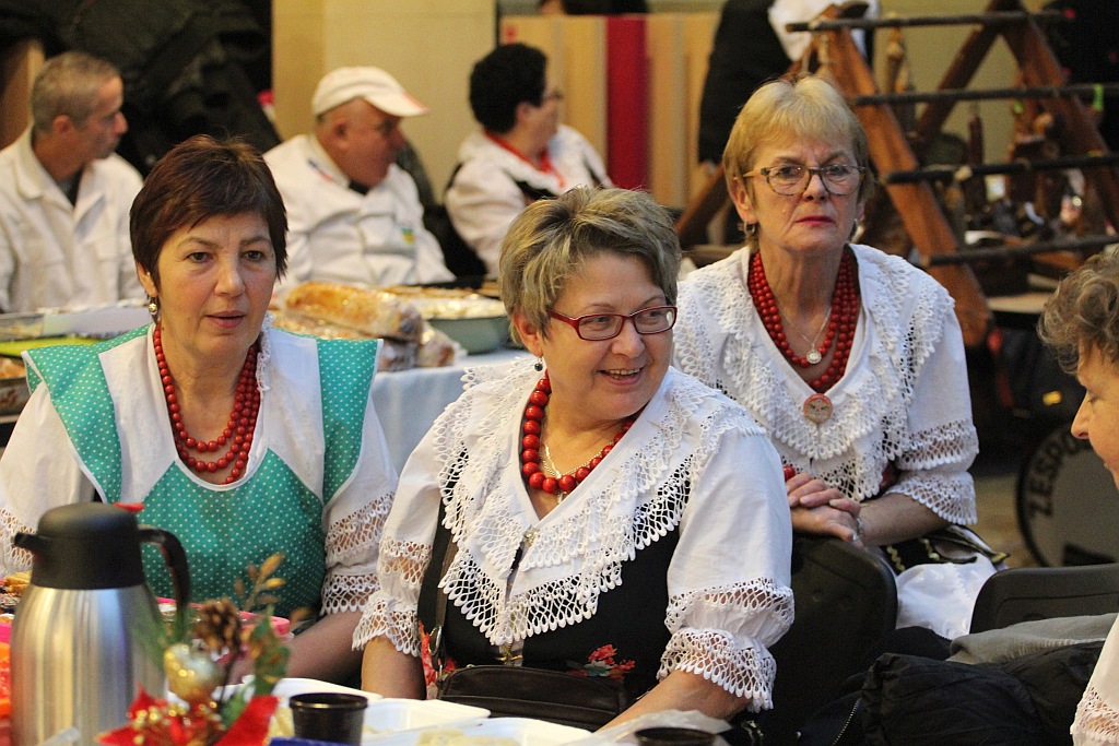 Świąteczne potrawy i rękodzieło na jarmarku w Galerii Piastów