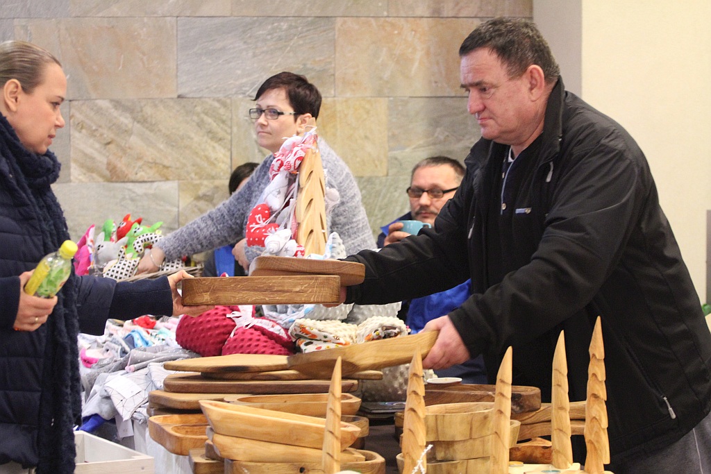 Świąteczne potrawy i rękodzieło na jarmarku w Galerii Piastów