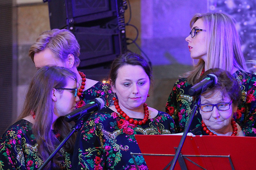 Świąteczne potrawy i rękodzieło na jarmarku w Galerii Piastów