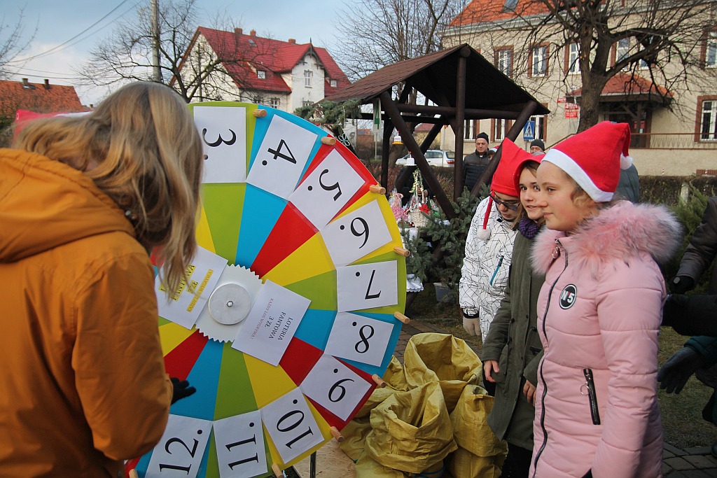 Prawdziwe tłumy na Jarmarku Bożonarodzeniowym w Kunicach