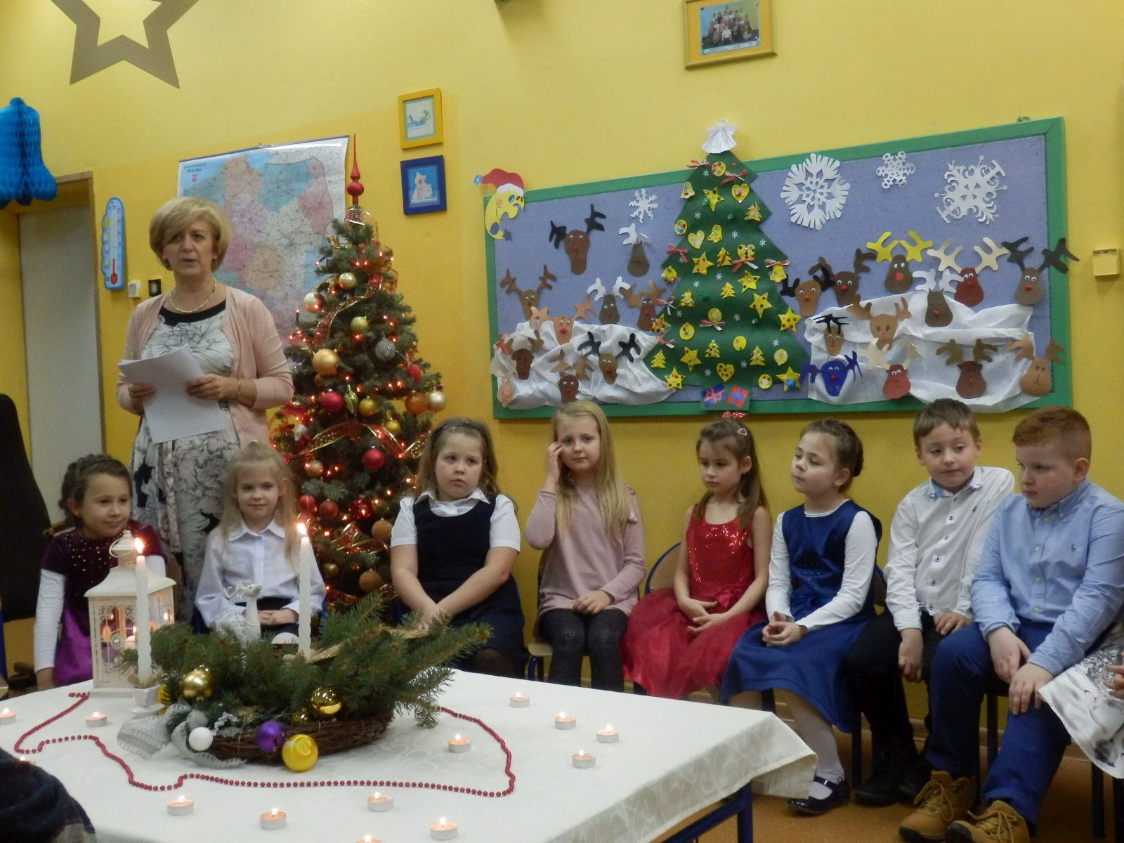 Spotkanie wigilijne uczniów kalsy 1b ze Szkoły Podstawowej nr 16