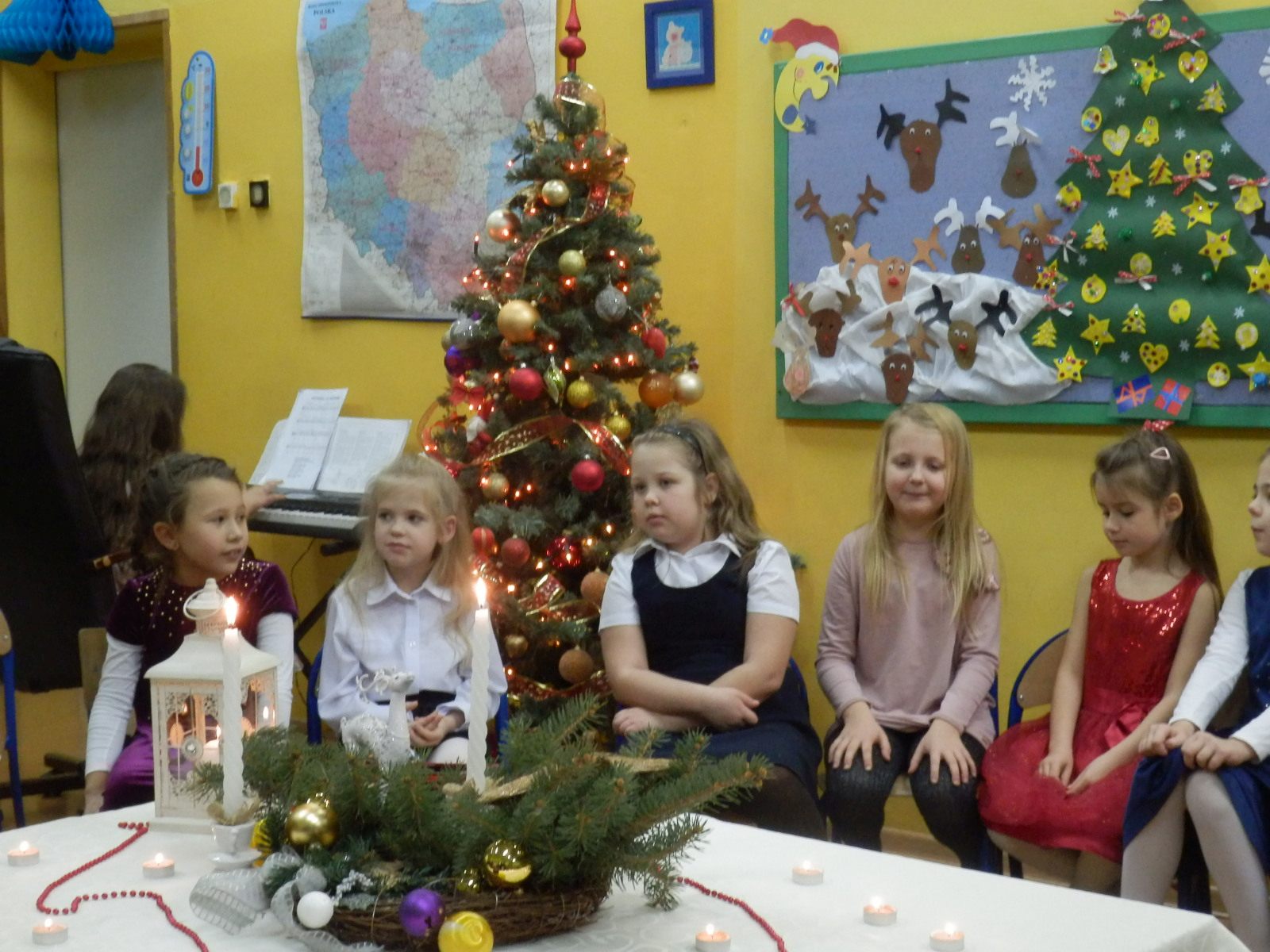 Spotkanie wigilijne uczniów kalsy 1b ze Szkoły Podstawowej nr 16