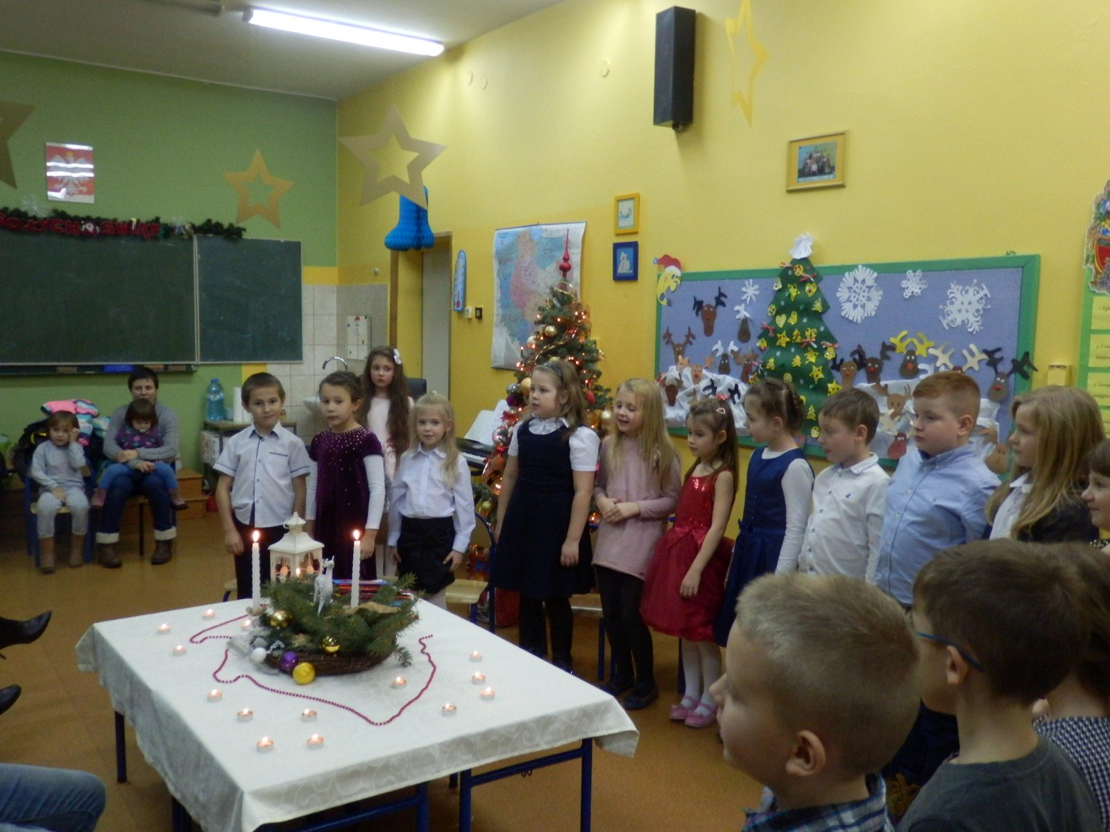 Spotkanie wigilijne uczniów kalsy 1b ze Szkoły Podstawowej nr 16