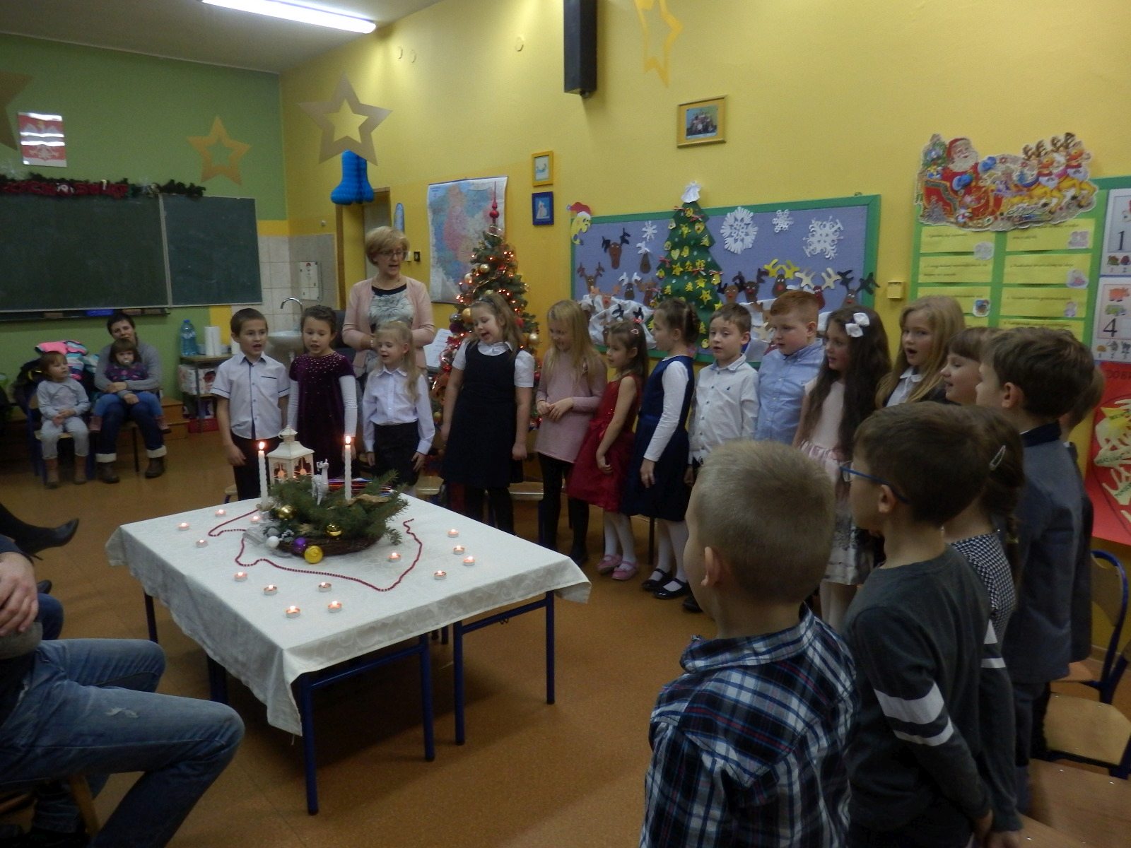 Spotkanie wigilijne uczniów kalsy 1b ze Szkoły Podstawowej nr 16