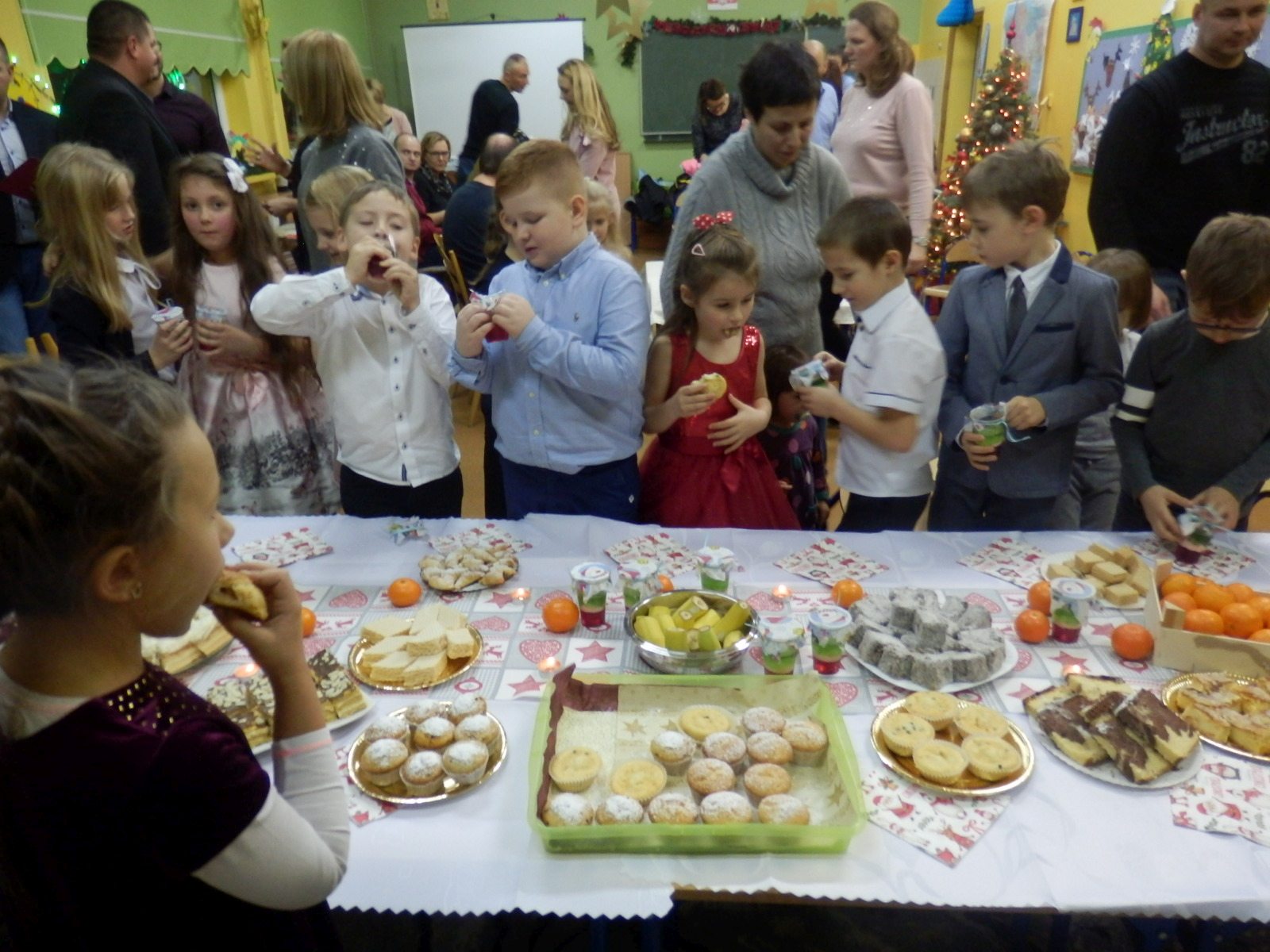 Spotkanie wigilijne uczniów kalsy 1b ze Szkoły Podstawowej nr 16