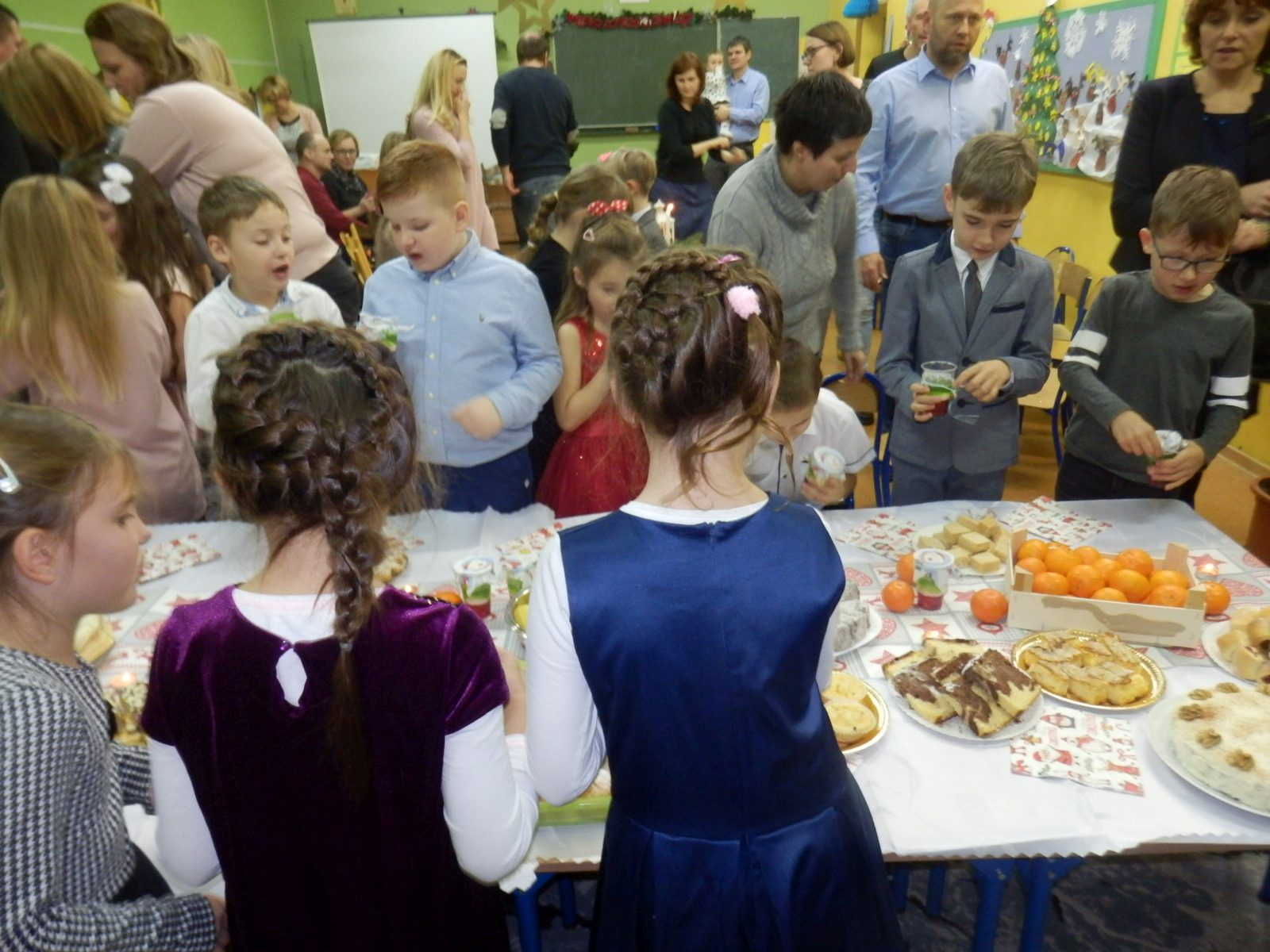 Spotkanie wigilijne uczniów kalsy 1b ze Szkoły Podstawowej nr 16