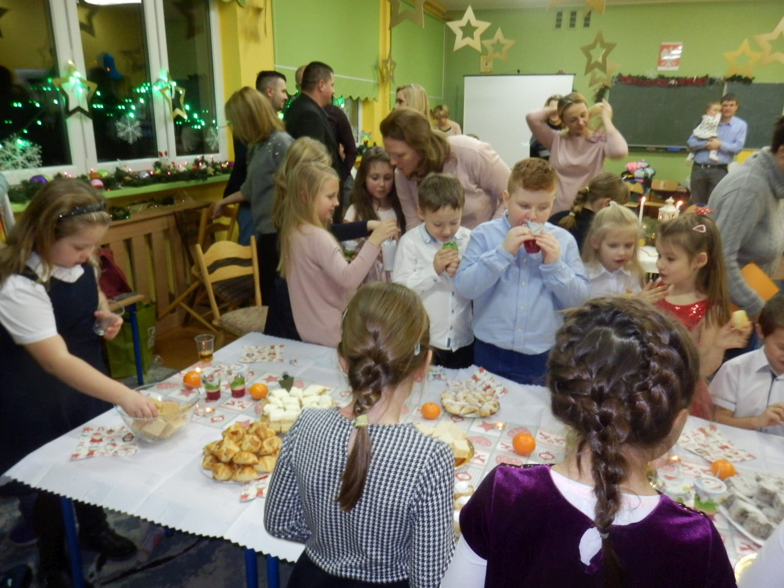 Spotkanie wigilijne uczniów kalsy 1b ze Szkoły Podstawowej nr 16