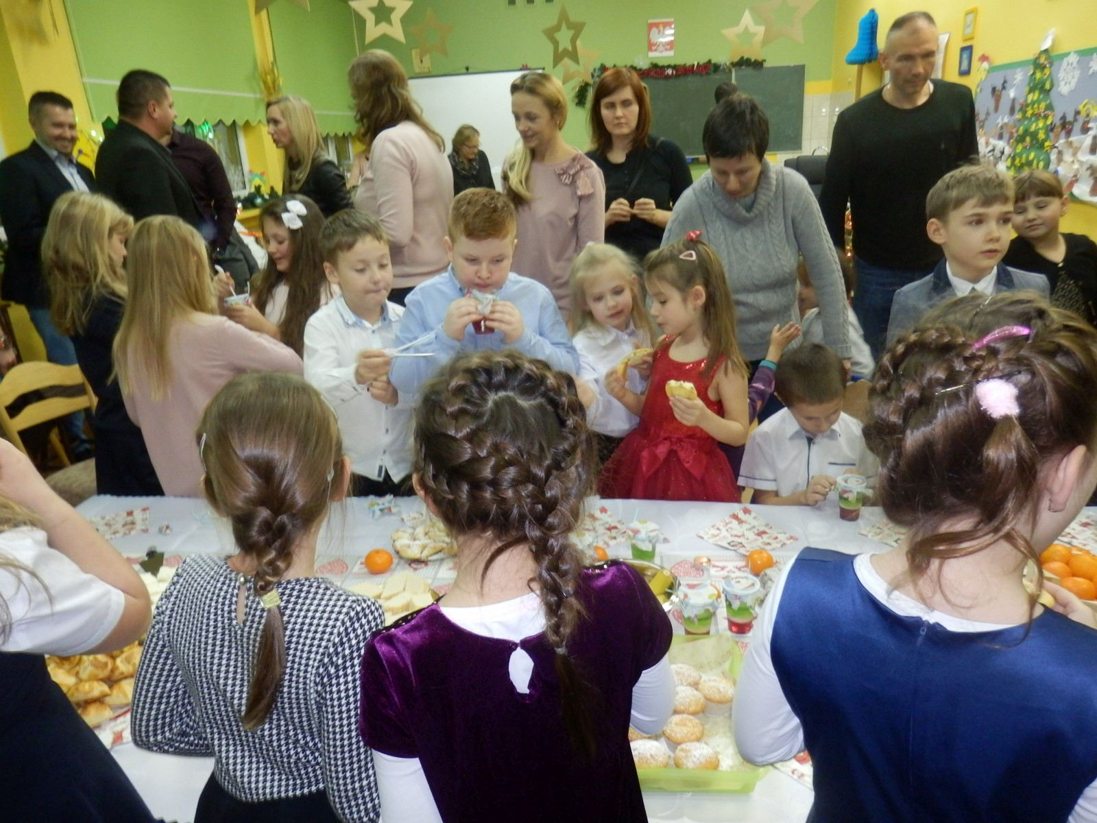 Spotkanie wigilijne uczniów kalsy 1b ze Szkoły Podstawowej nr 16