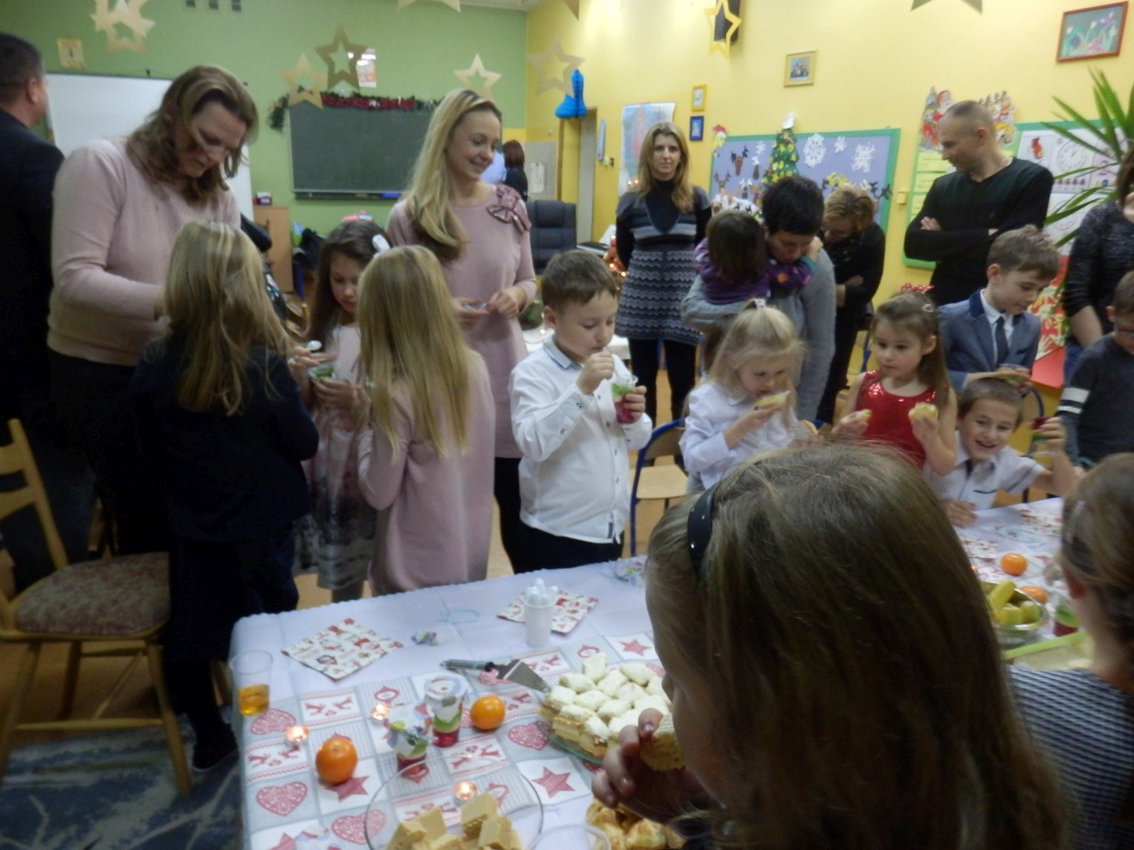 Spotkanie wigilijne uczniów kalsy 1b ze Szkoły Podstawowej nr 16