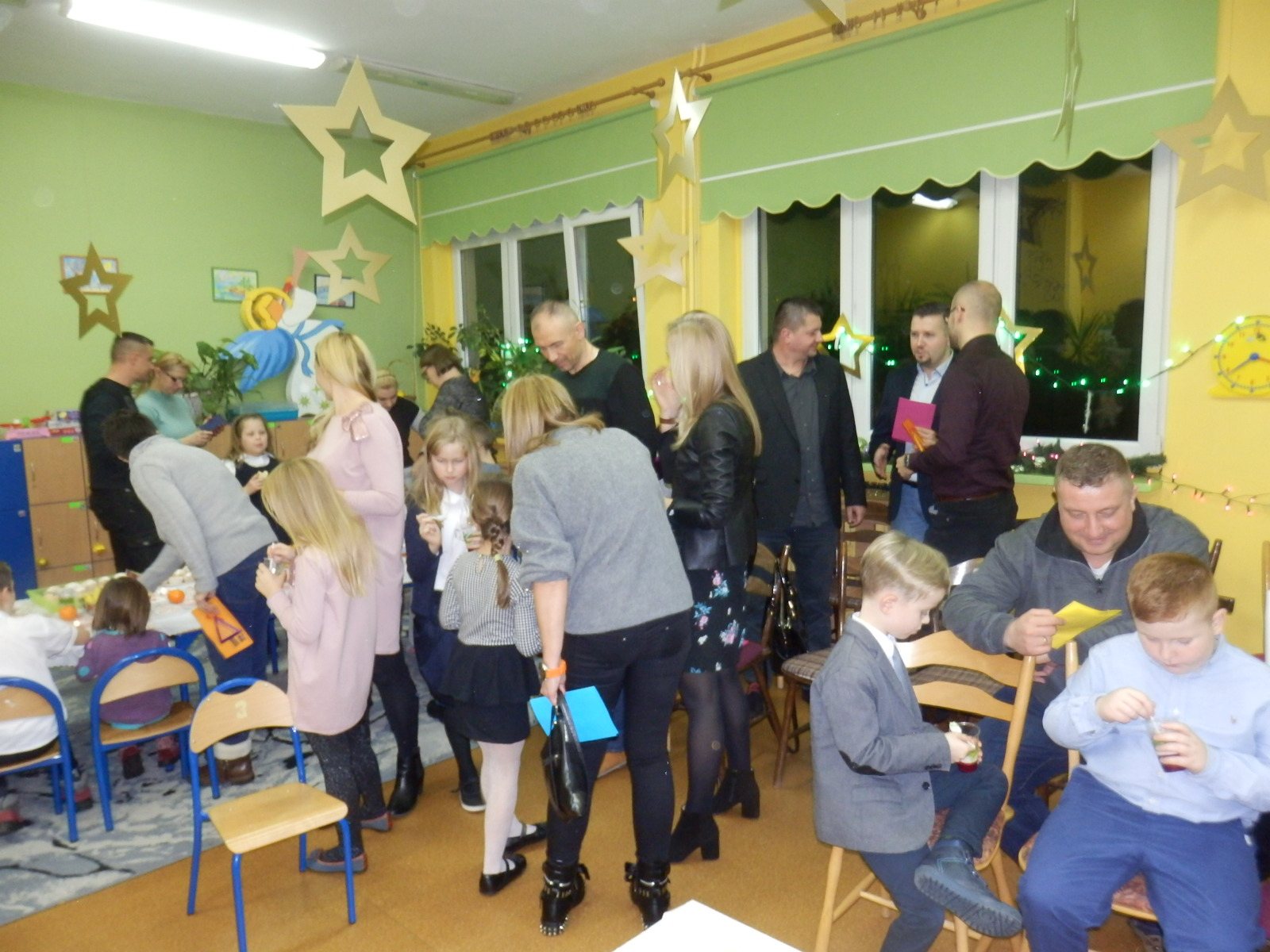 Spotkanie wigilijne uczniów kalsy 1b ze Szkoły Podstawowej nr 16