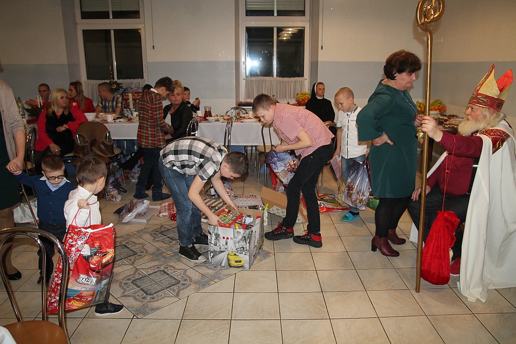 Mikołaj obdarował dzieci z Domu Dziecka przy ul. Słubickiej