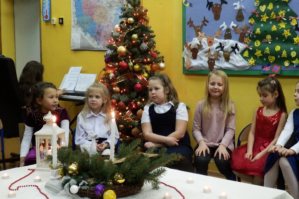 Świąteczne spotkanie w klasie I B w szkole Podstawowej nr 16