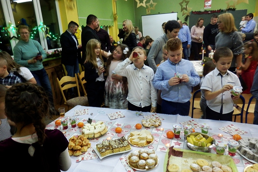 Świąteczne spotkanie w klasie I B w szkole Podstawowej nr 16