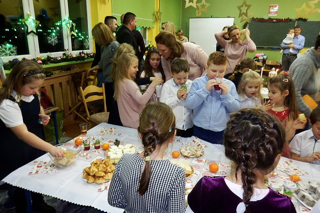 Świąteczne spotkanie w klasie I B w szkole Podstawowej nr 16