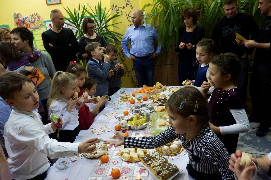 Świąteczne spotkanie w klasie I B w szkole Podstawowej nr 16