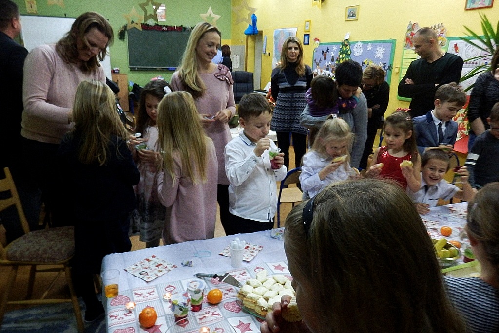 Świąteczne spotkanie w klasie I B w szkole Podstawowej nr 16