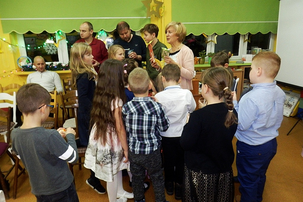 Świąteczne spotkanie w klasie I B w szkole Podstawowej nr 16