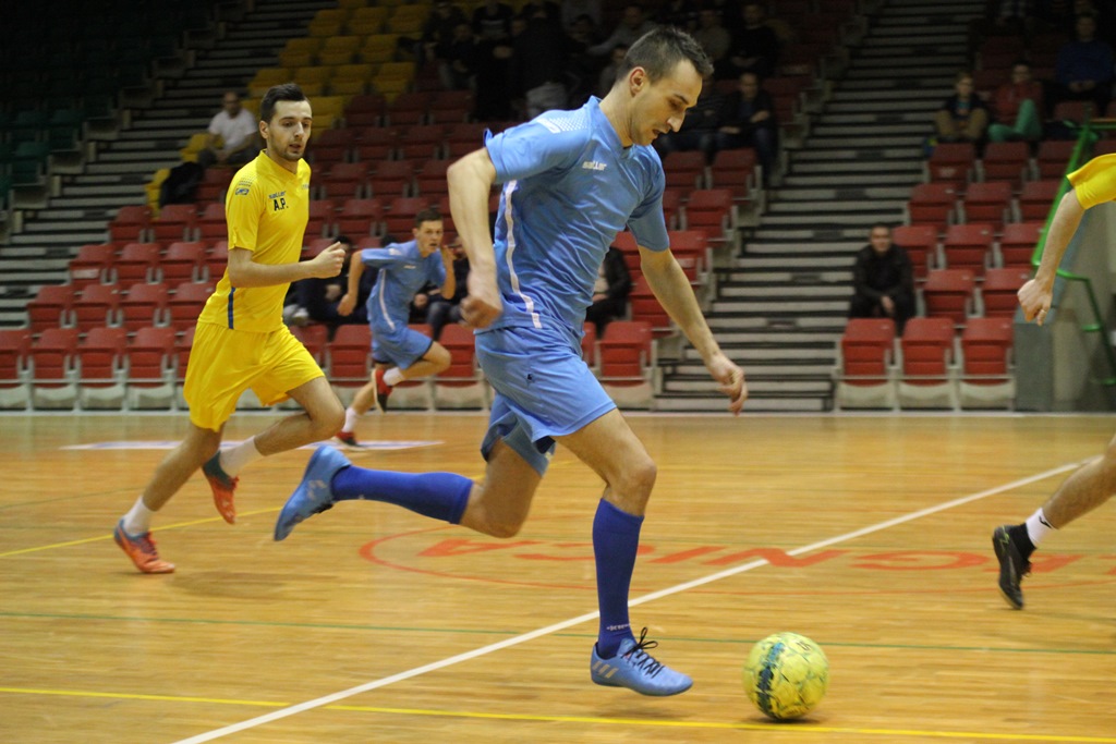 1. LLH: Auto-Elektryk z kompletem punktów na prowadzeniu