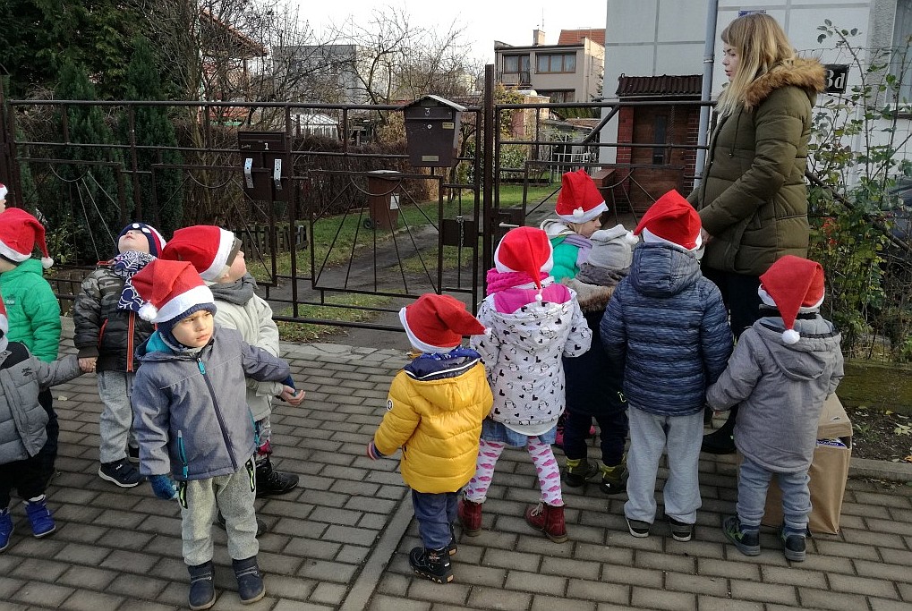 Przedszkolaki „Bambiniaki” obdarowują potrzebujących