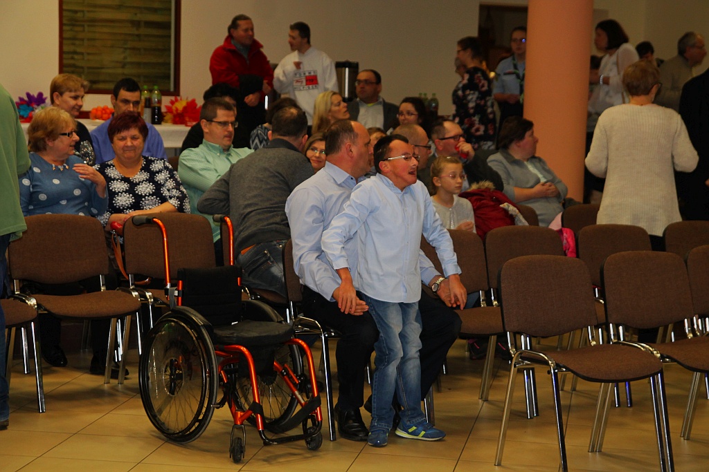 Ponad dwieście osób na balu osób niepełnosprawnych       
