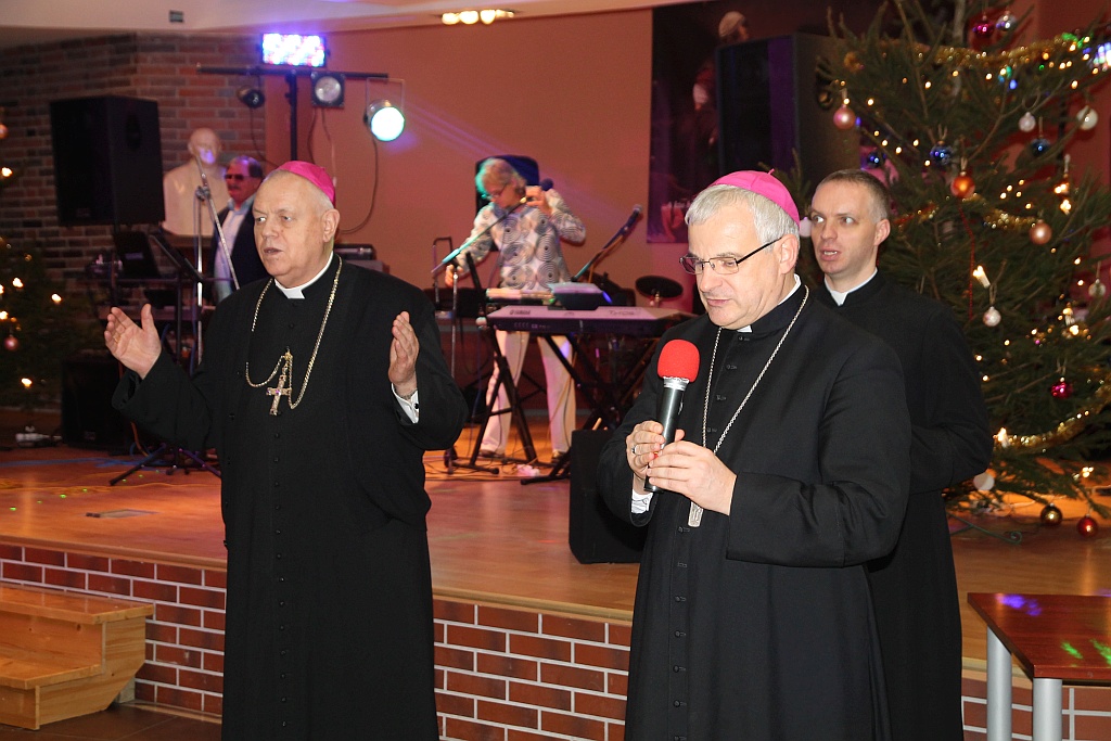 Ponad dwieście osób na balu osób niepełnosprawnych       
