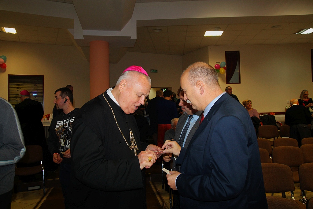 Ponad dwieście osób na balu osób niepełnosprawnych       
