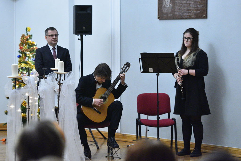 Chór Axion wystąpił z „Symfonią Anielską” w auli I LO