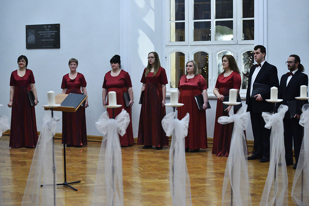 Chór Axion wystąpił z „Symfonią Anielską” w auli I LO