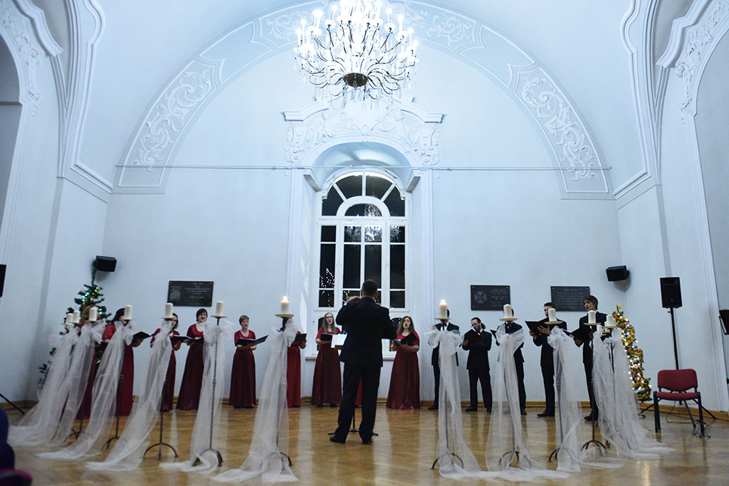 Chór Axion wystąpił z „Symfonią Anielską” w auli I LO