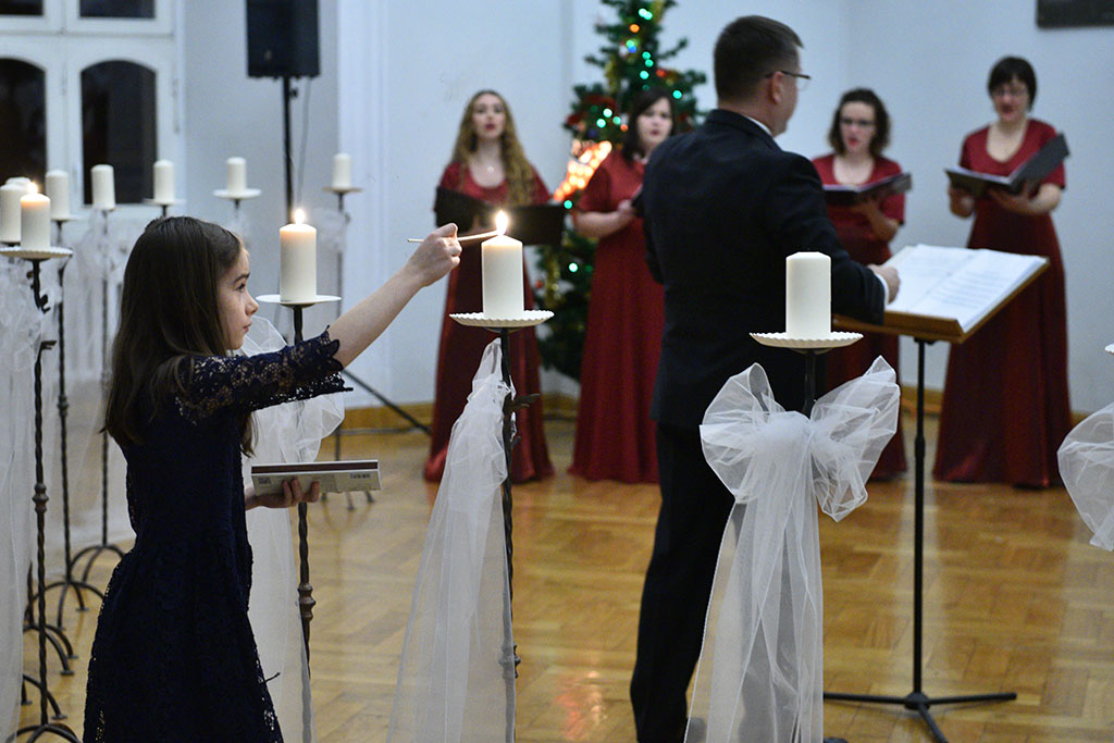 Chór Axion wystąpił z „Symfonią Anielską” w auli I LO