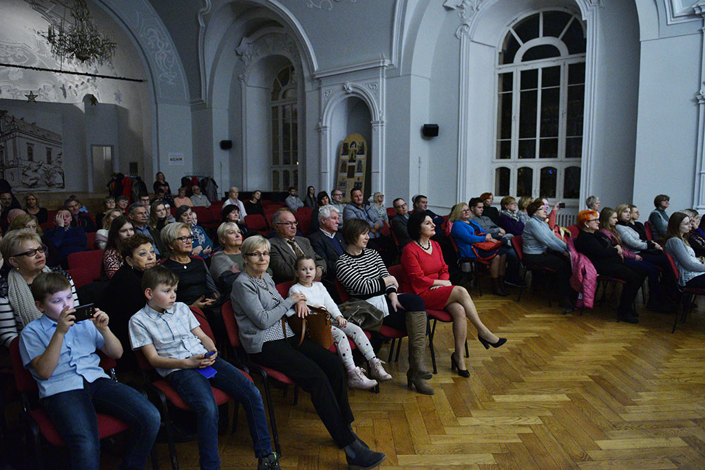 Chór Axion wystąpił z „Symfonią Anielską” w auli I LO