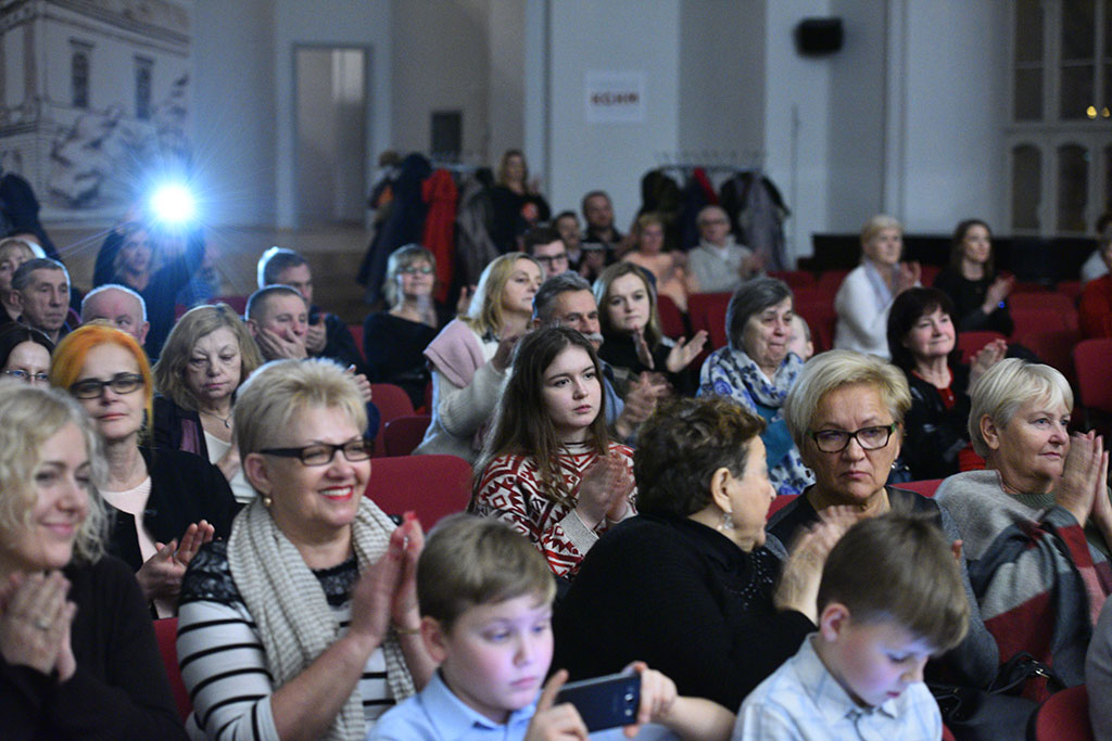 Chór Axion wystąpił z „Symfonią Anielską” w auli I LO