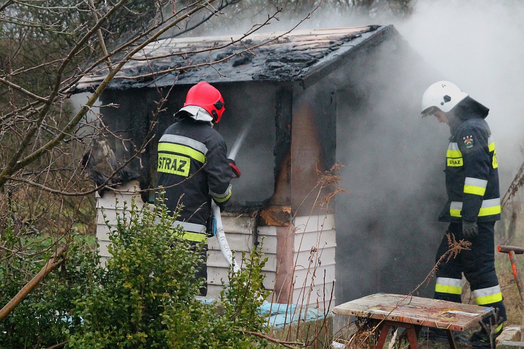Pożar czterech altanek przy ulicy Pątnowskiej w Legnicy