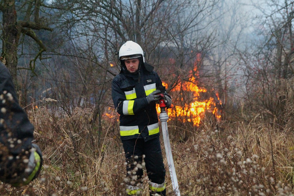 Pożar czterech altanek przy ulicy Pątnowskiej w Legnicy