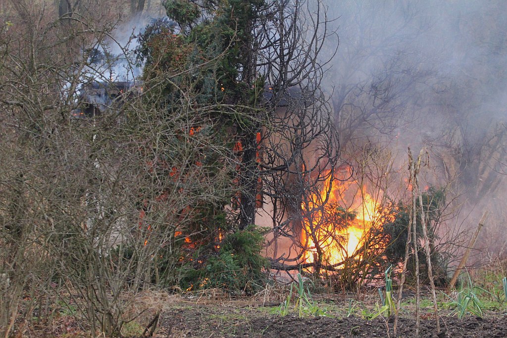 Pożar czterech altanek przy ulicy Pątnowskiej w Legnicy
