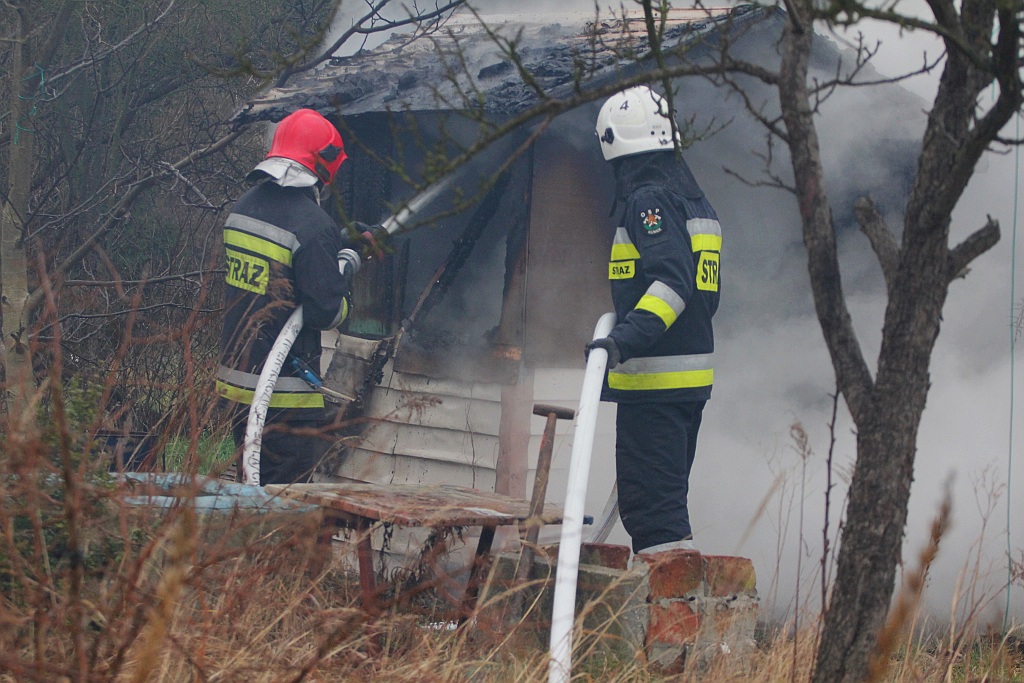 Pożar czterech altanek przy ulicy Pątnowskiej w Legnicy