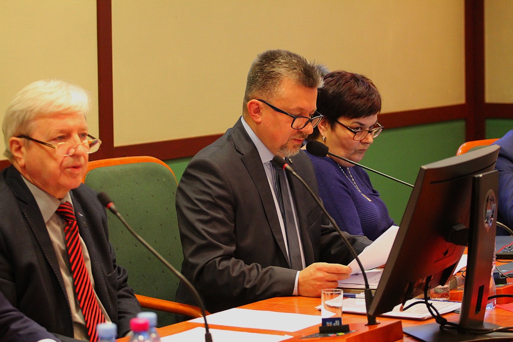 Rada miejska na nadzwyczajnej sesji uchwaliła budżet Legnicy