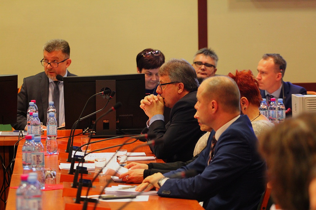 Rada miejska na nadzwyczajnej sesji uchwaliła budżet Legnicy