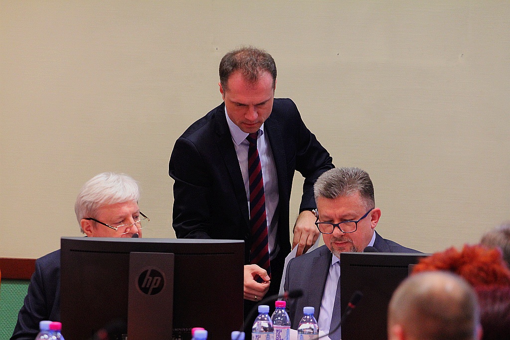 Rada miejska na nadzwyczajnej sesji uchwaliła budżet Legnicy