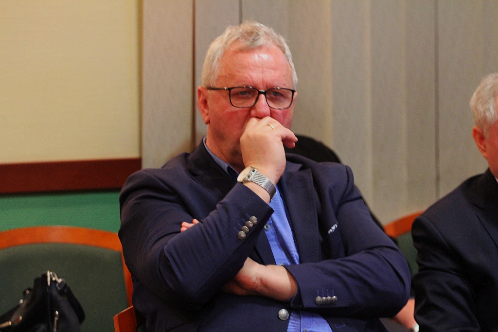 Rada miejska na nadzwyczajnej sesji uchwaliła budżet Legnicy