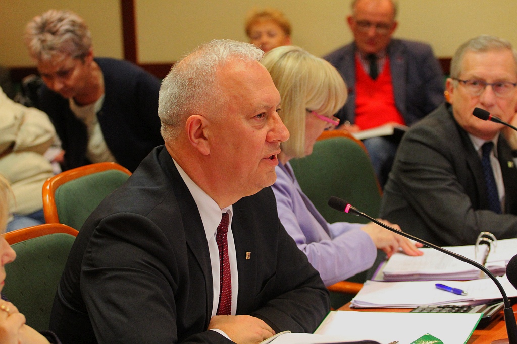 Rada miejska na nadzwyczajnej sesji uchwaliła budżet Legnicy