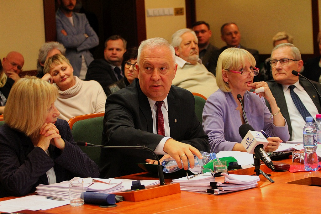 Rada miejska na nadzwyczajnej sesji uchwaliła budżet Legnicy