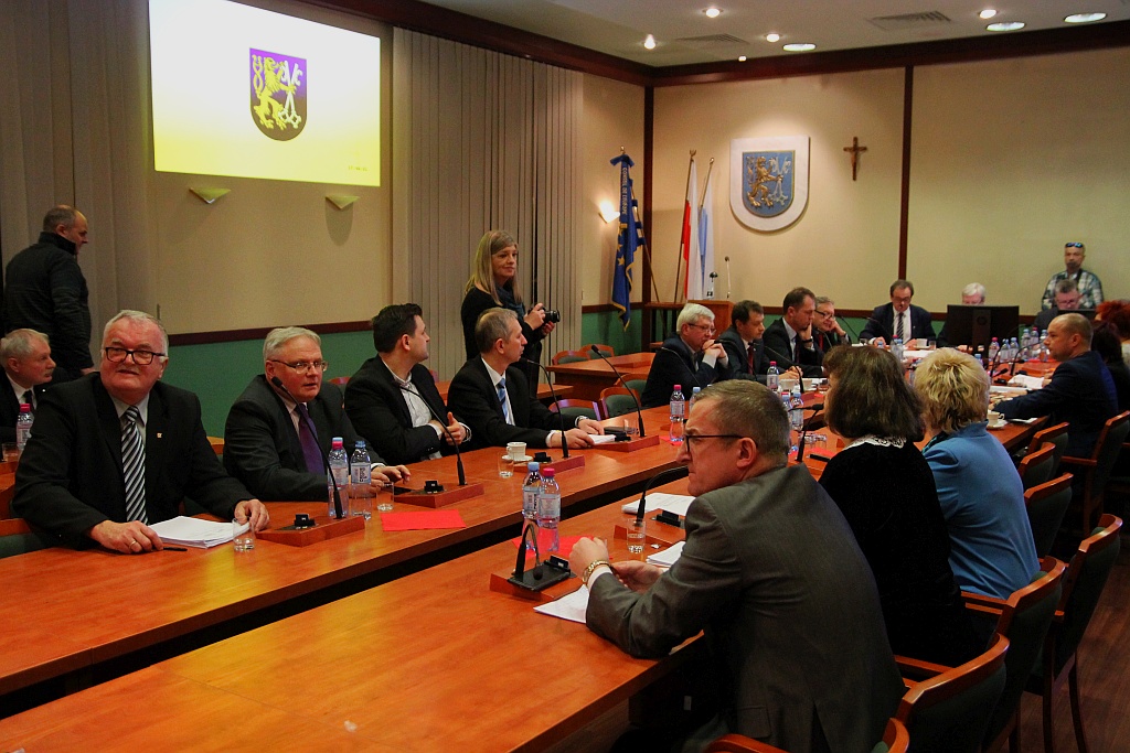 Rada miejska na nadzwyczajnej sesji uchwaliła budżet Legnicy