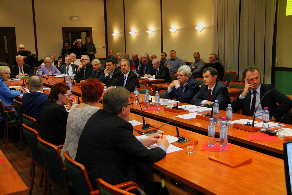 Rada miejska na nadzwyczajnej sesji uchwaliła budżet Legnicy