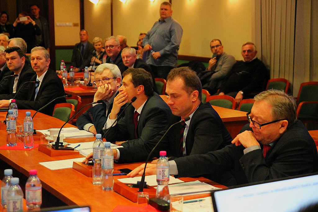 Rada miejska na nadzwyczajnej sesji uchwaliła budżet Legnicy