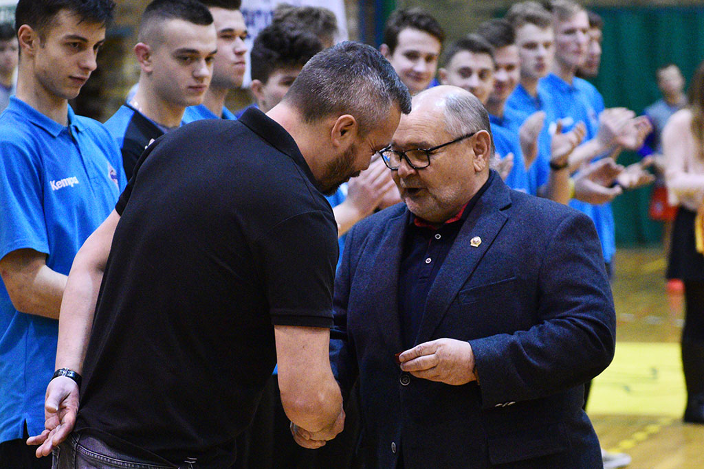 Juniorzy Siódemki Miedź odebrali złote i srebrne medale