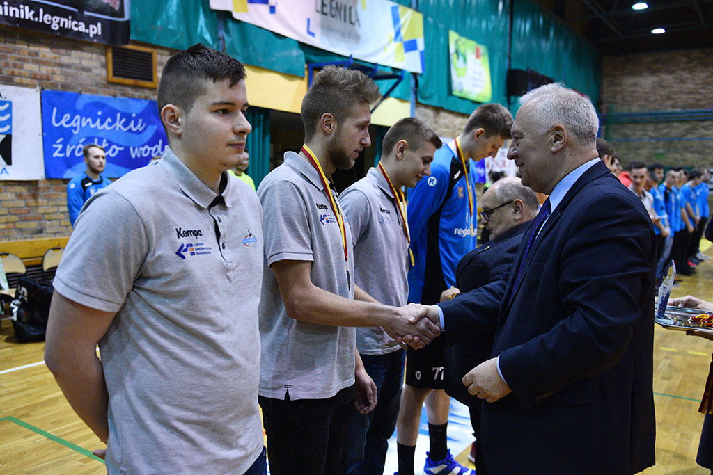 Juniorzy Siódemki Miedź odebrali złote i srebrne medale