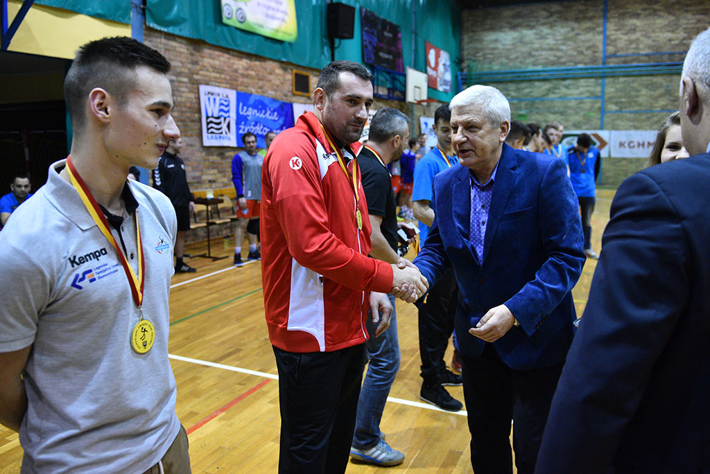 Juniorzy Siódemki Miedź odebrali złote i srebrne medale