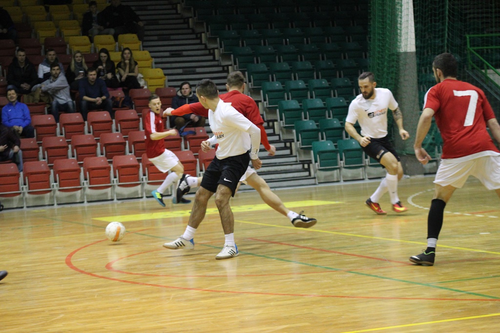 1. LLH: Fire, Wietrzak Team i FutbolCentrum zagrają o medale